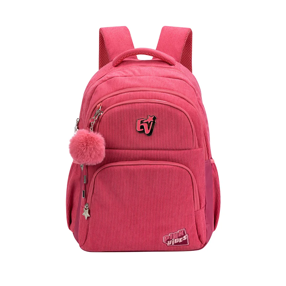 Mochila escolar juvenil EV em veludo cotelê rosa com chaveiro de pompom